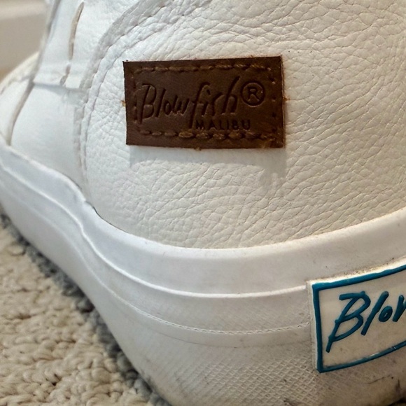 Blowfish White Sneakers with Brown Accent - Picture 5 of 6